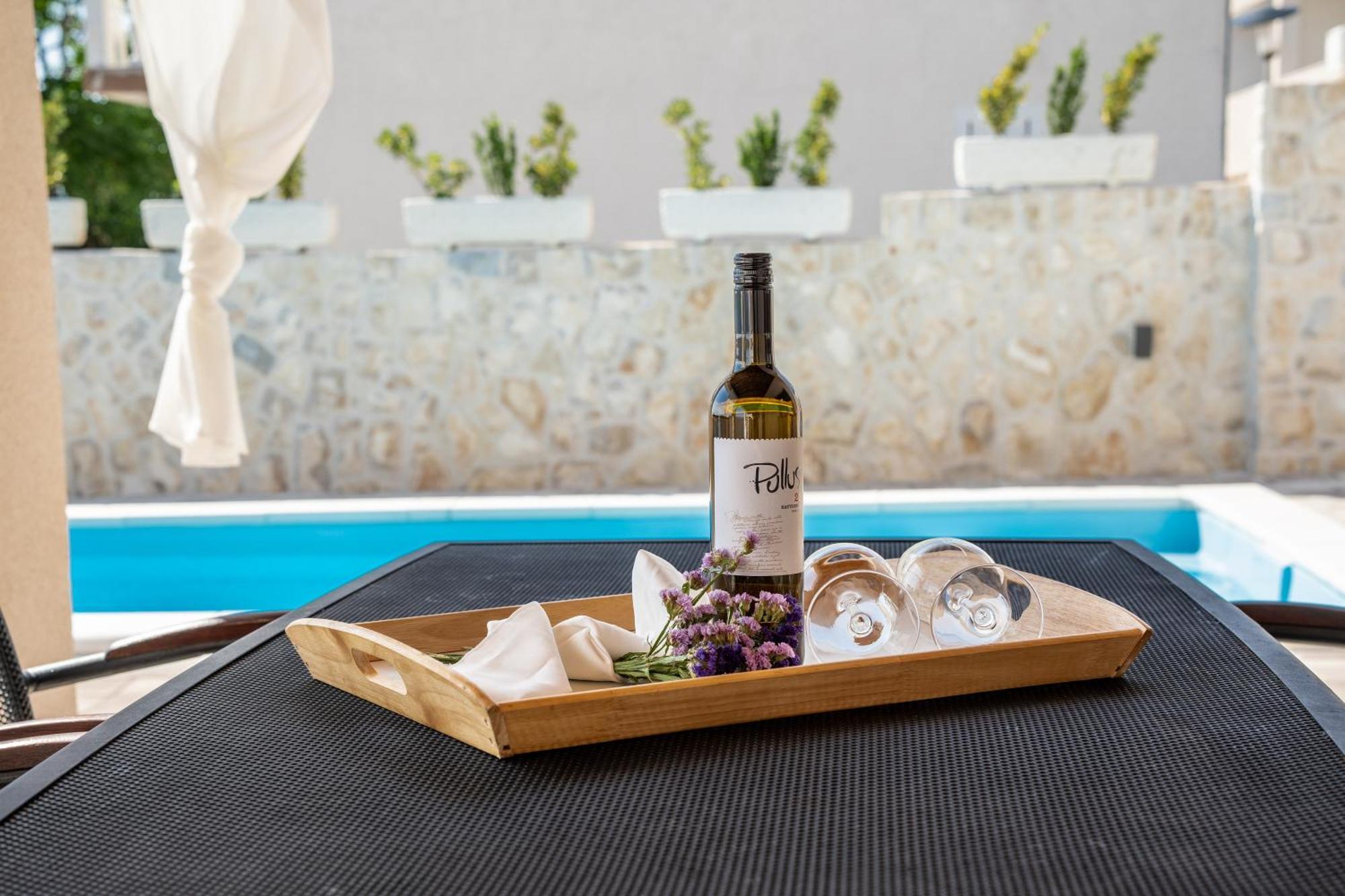 Villa Kamia With Private Heated Pool And Electric Vehicle Adapter Zubovići エクステリア 写真