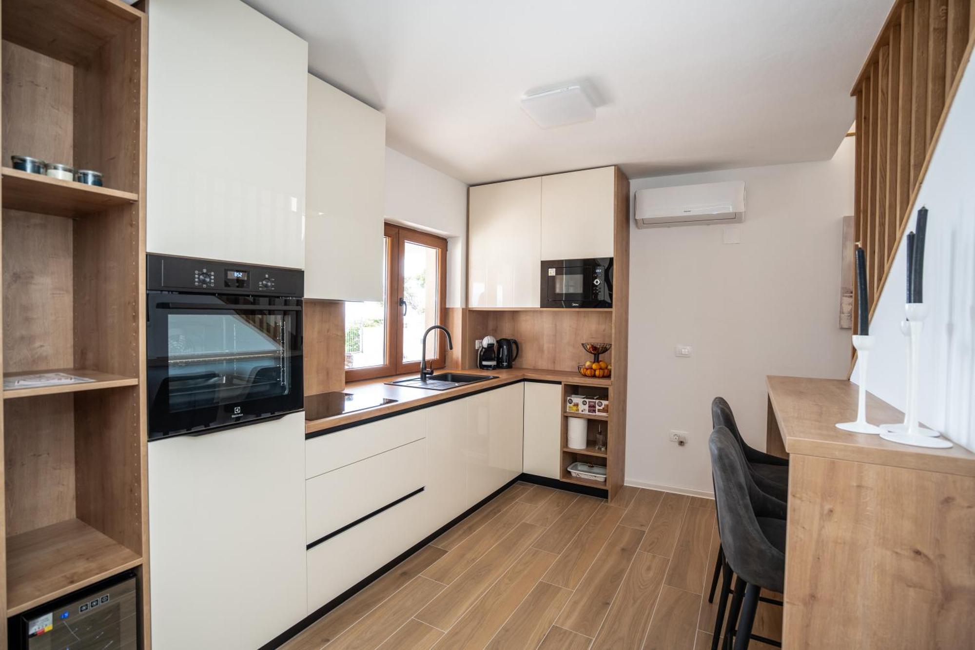 Villa Kamia With Private Heated Pool And Electric Vehicle Adapter Zubovići エクステリア 写真